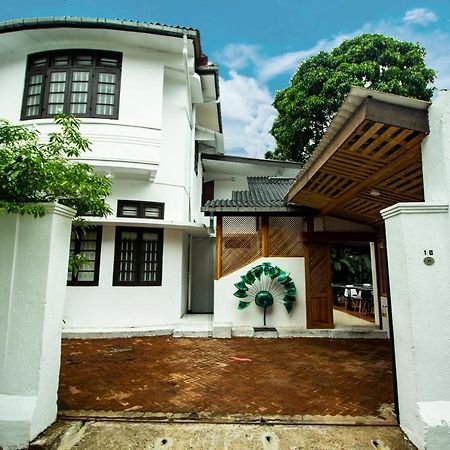 Lost & Found - Colombo Luaran gambar
